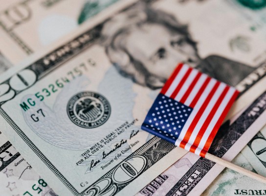 El dólar se desploma al tiempo que Powell abre la puerta de par en par a los recortes de tipos