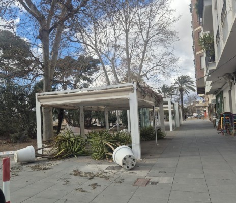 Temporal de viento en Alicante: un vuelo cancelado, una trabajadora herida de Altea y más de 144 intervenciones de los Bomberos