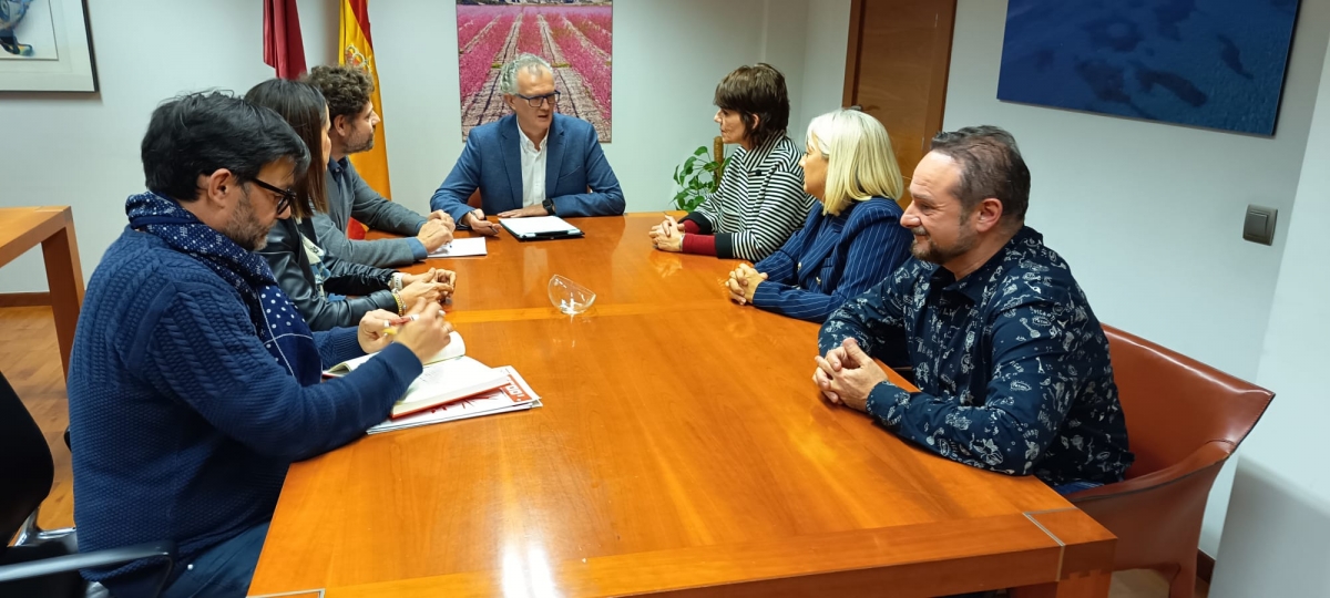 El consejero de Salud se compromete a mediar con el sector privado para la renovación del convenio en la Región