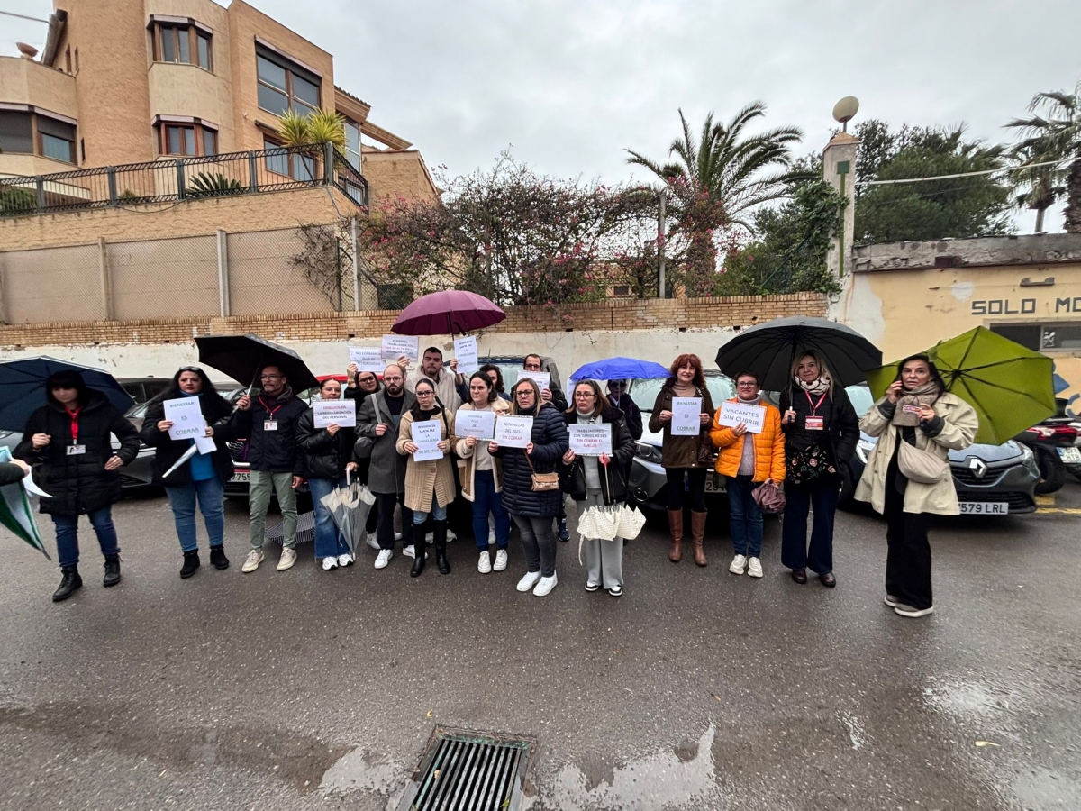Los sindicatos convocan una protesta por los retrasos en las nóminas de los trabajadores de Servicios Sociales de la Generalitat