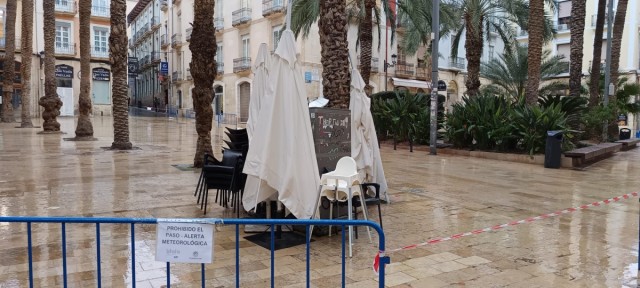 PP y Vox sellan el pacto para alargar el verano de la hostelería a seis meses en Alicante