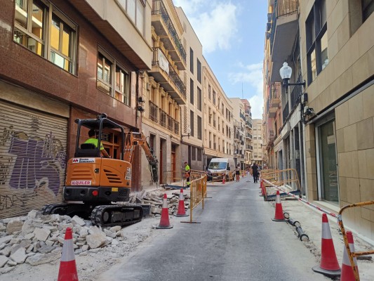 La calle Sant Jordi de Elche será plataforma única en un mes: ya han empezado las obras