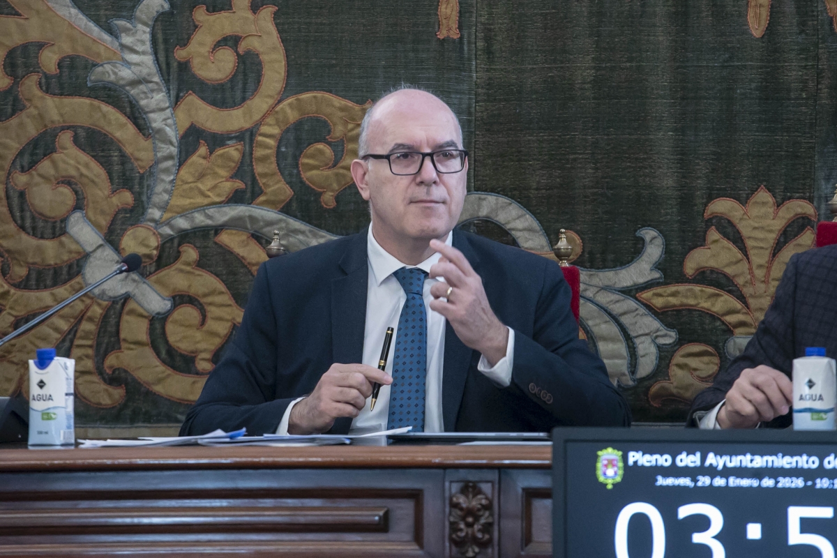 El vicealcalde de Alicante, Manuel Villar, en un momento del pleno. - El vicealcalde de Alicante, Manuel Villar, en un momento del pleno.