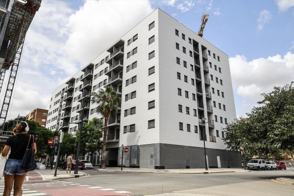 El Ayuntamiento activa protocolos de Vivienda y Servicios Sociales para siete familias que siguen en Safranar