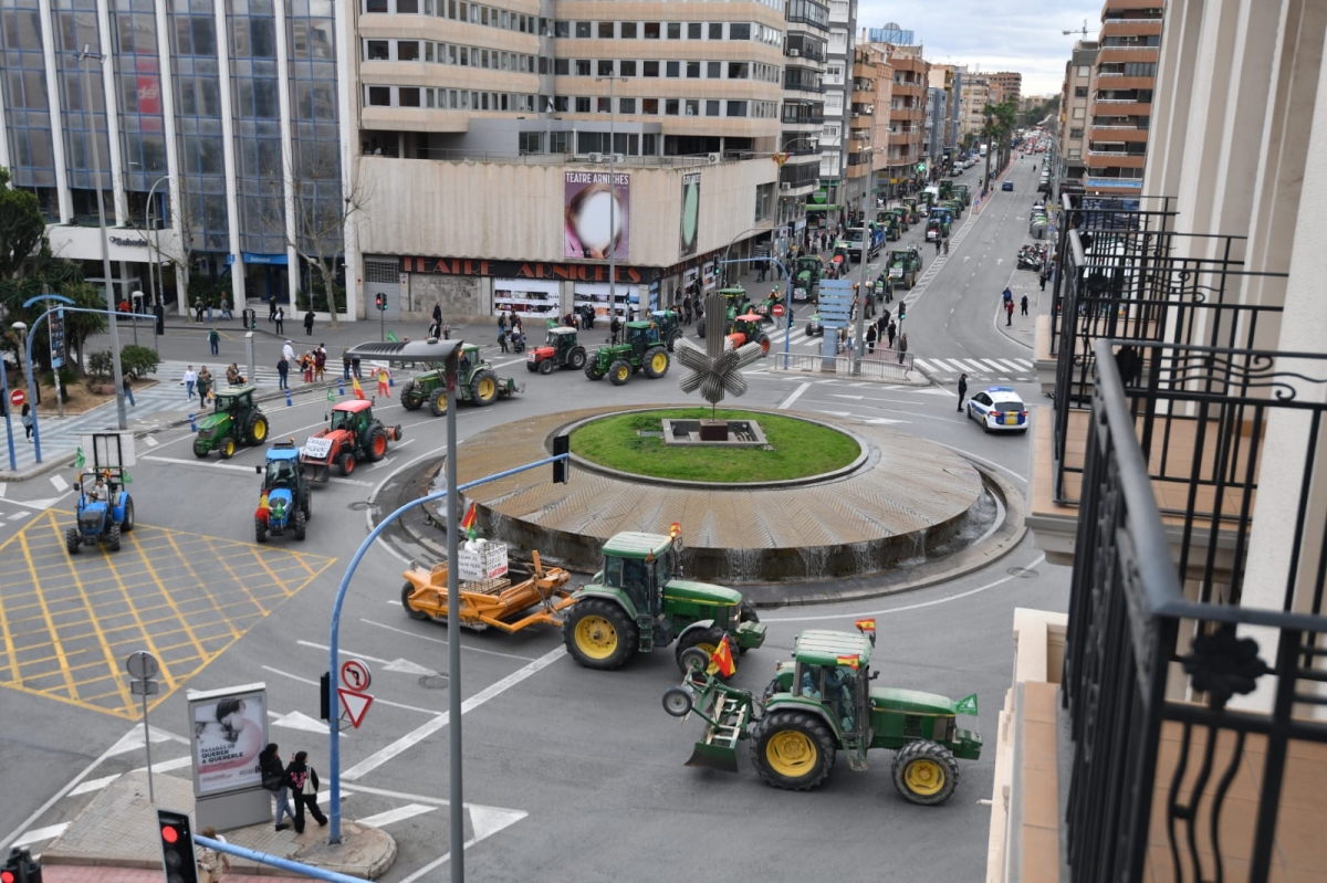 La tractorada en Alicante contra el acuerdo de Mercosur, en imágenes 