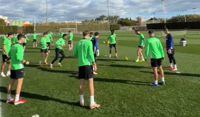 El Elche prepara la visita del Barcelona con cinco ausencias