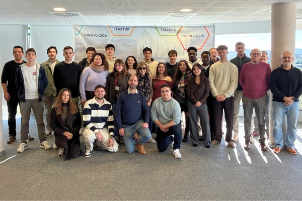 Un total de 27 proyectos emprendedores muestran su evolución en la sesión intermedia de UJIStartup