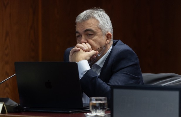 La jueza que investiga a Cerdán por presunto falso testimonio en la 'comisión Koldo' aplaza su citación al 24 de marzo