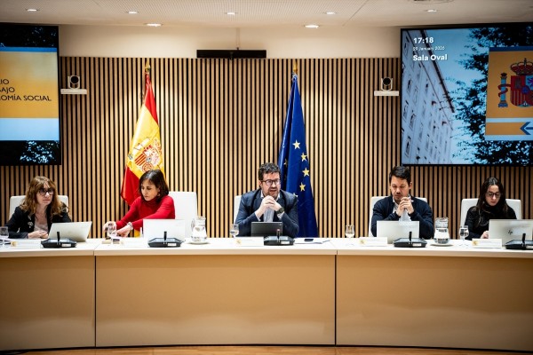 Trabajo acuerda sólo con CCOO y UGT subir el SMI un 3,1% en 2026, hasta los 1.221 euros al mes
