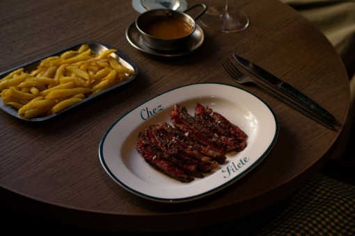 Cánovas da la bienvenida a Chez Filete: la reinterpretación más actual del icónico modelo del L’Entrecôte Café de Paris