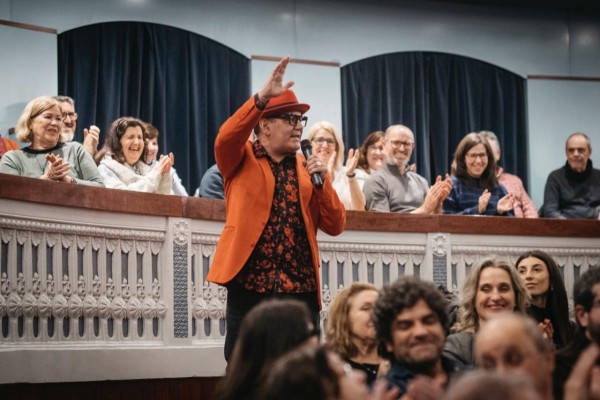 El artista José Corbacho inaugura el primer ciclo nacional de desarrollo a través del humor en Castelló