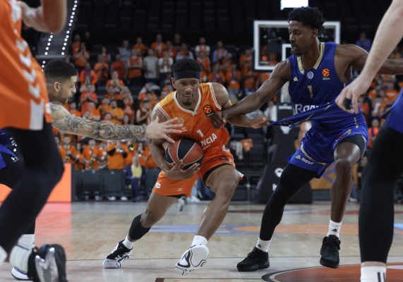 Valencia Basket doblega a Maccabi y vuelve a mirar hacia arriba