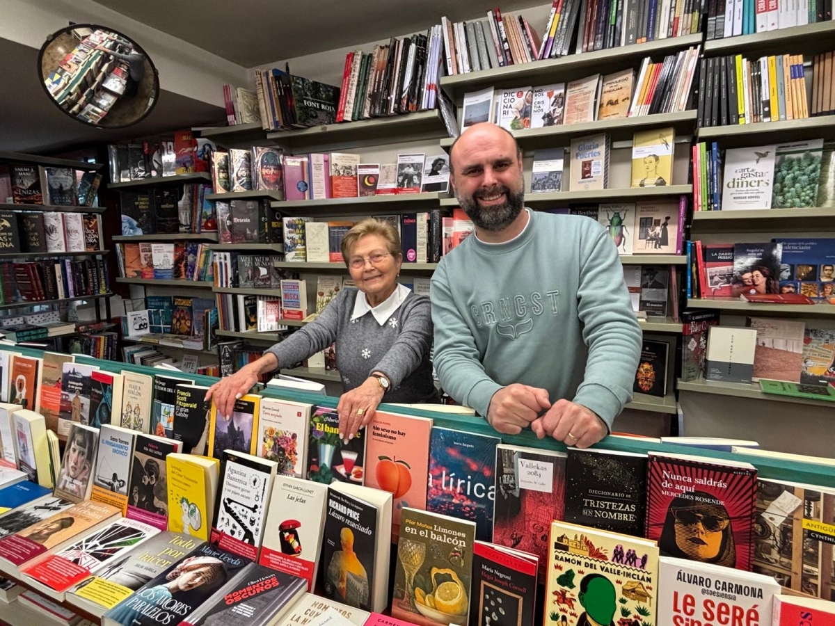 Librería Llorens, 150 años levantando la persiana en Alcoy: un referente cultural que goza de buena salud