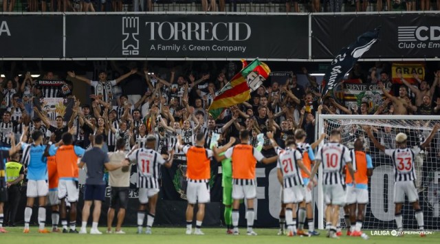 El Castellón retoma su comunión con Castalia en una noche donde solo faltó la victoria