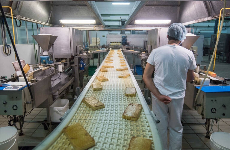 Xixona abre la puerta a convertir las antiguas fábricas de turrón en viviendas