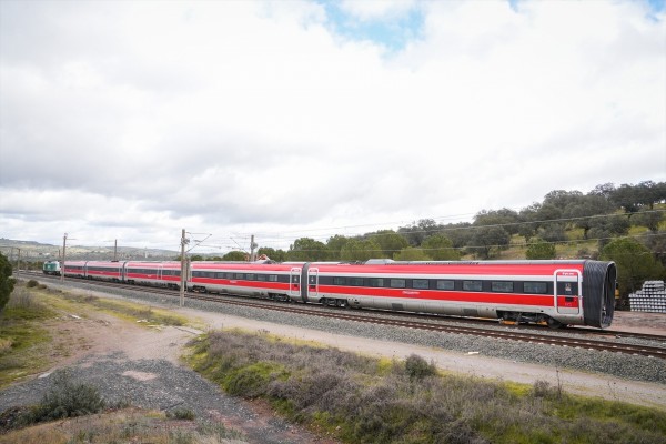 La huelga ferroviaria se mantiene sin una nueva reunión en busca de acuerdos a la vista