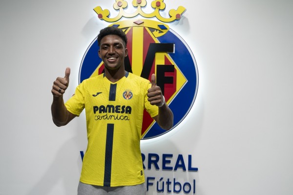 El Villarreal refuerza una defensa repleta de lesiones con el joven lateral estadounidense Alex Freeman