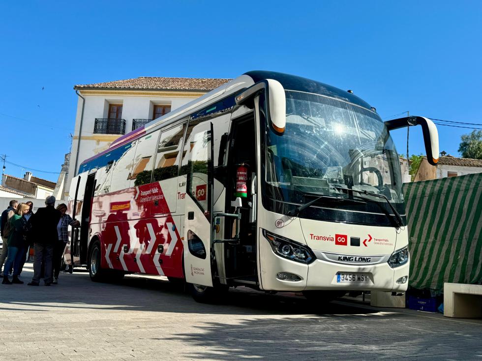El Consell habilita nuevas líneas de autobús para unir la Vega Baja con el aeropuerto