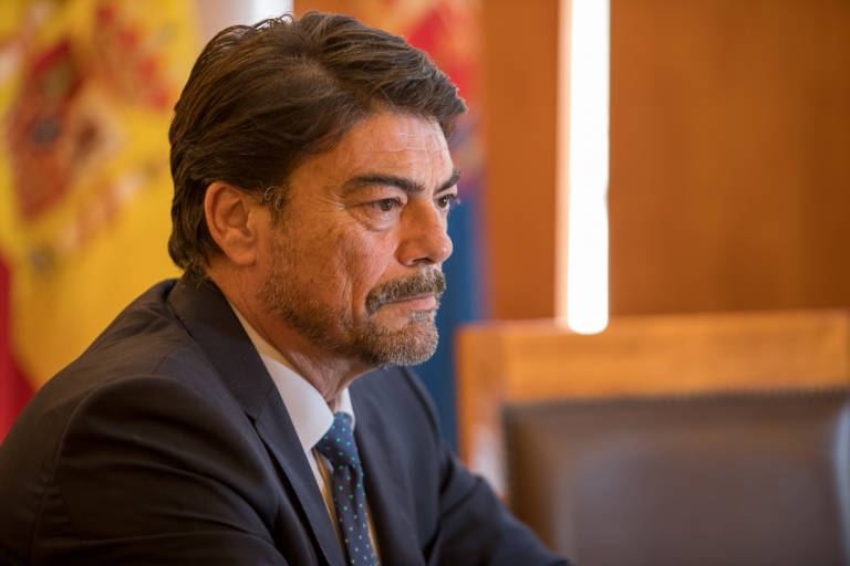 Barcala aplaza decisiones por las VPO de San Juan y exige reformas por la transparencia en las entregas