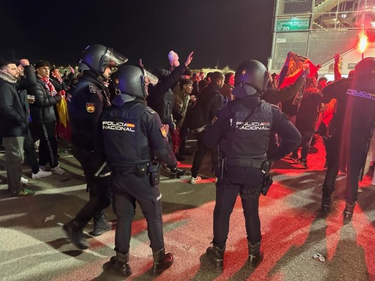 Un centenar de agentes de Policía Nacional para que en el Elche CF-FC Barcelona lo único importante sea lo que ocurra sobre el césped