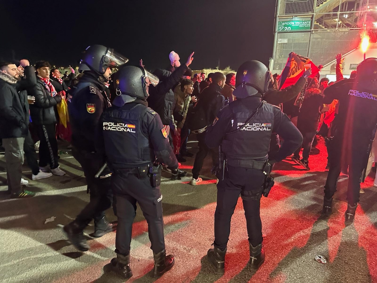 Un centenar de agentes de Policía Nacional para que en el Elche CF-FC Barcelona lo único importante sea lo que ocurra sobre el césped