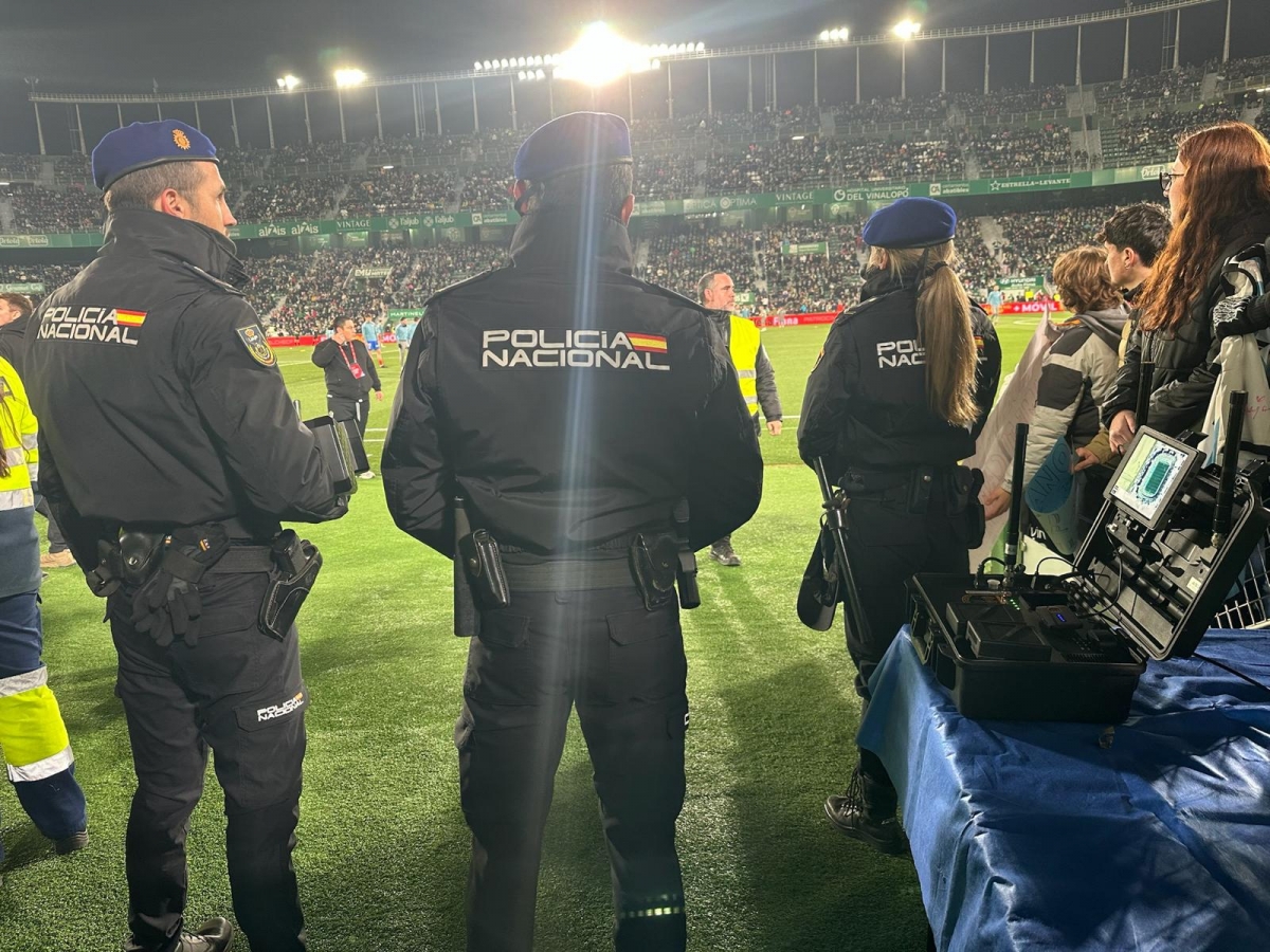 Un inhibidor de frecuencias a pie de campo esta temporda - Foto: CNP Un inhibidor de frecuencias a pie de campo esta temporda