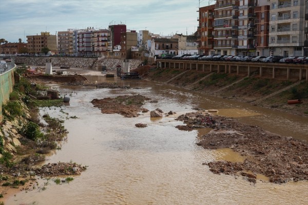 Servicios Sociales coordina con los ayuntamientos de la zona Dana proyectos sociales con 18,2 millones de euros