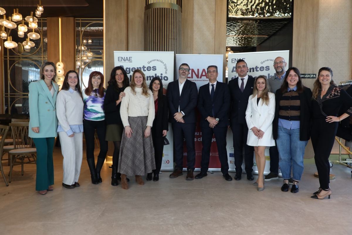 Profesores y alumnos del Programa Agentes del Cambio de ENAE. - Foto: ENAE Profesores y alumnos del Programa Agentes del Cambio de ENAE.