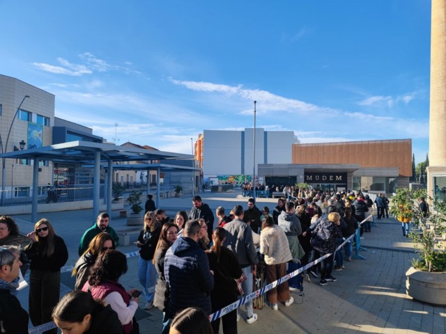 Colas para conseguir una entrada física para el B-Side en Molina de Segura: mil entradas se quedan 'en casa'