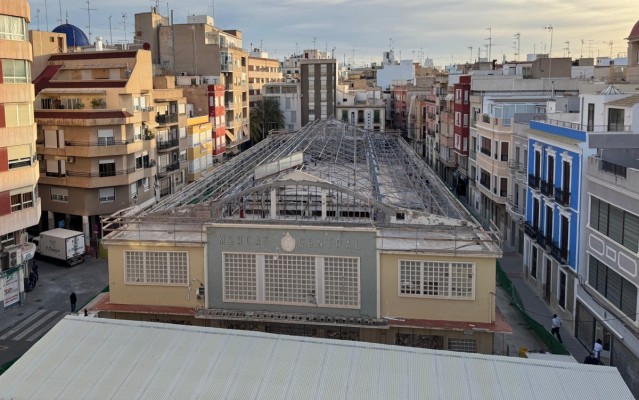 Finalizan los trabajos de retirada del fibrocemento del Mercado Central de Elche 