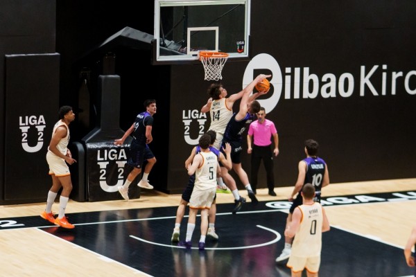 El UCAM CB pierde en Bilbao y se queda con un 1-1 en la segunda fase de la Liga U