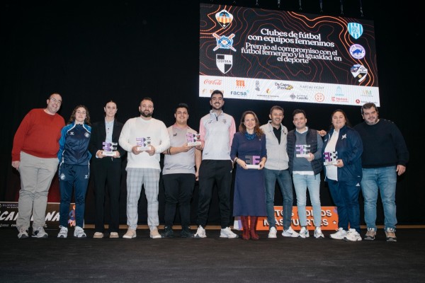 Castelló premia a doce futbolistas y clubes locales en la Gala del Deporte Femenino en el Auditorio