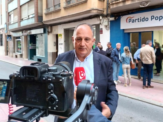 El PPCS condena la quema de una fotografía de Mazón durante las fiestas de Vila de Gràcia 