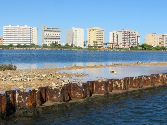 Cuenta atrás para Puerto Mayor: el Miteco sitúa en 2028 su desmantelamiento definitivo en La Manga