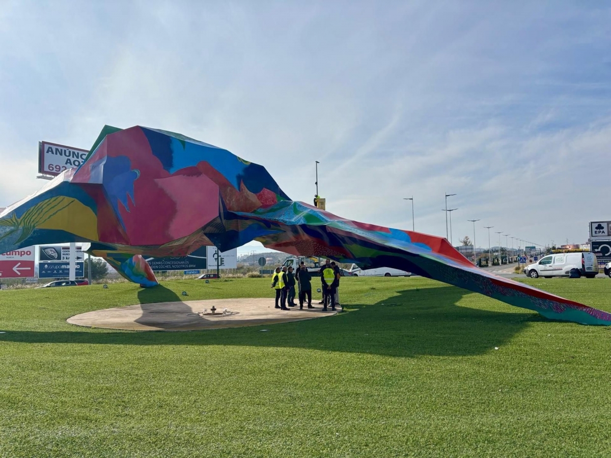 La fuente ‘Ninfa del Agua’ vuelve a funcionar en el acceso a Murcia desde la A-7