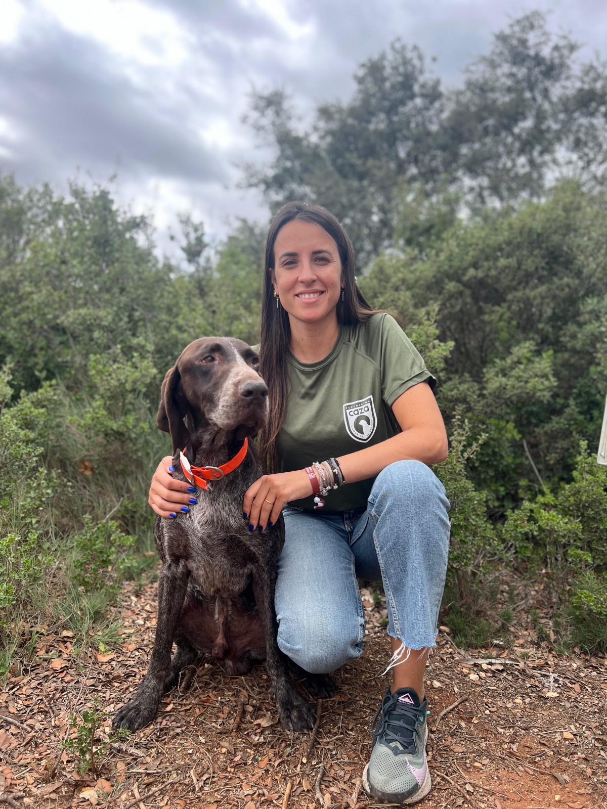Lorena Martínez, presidenta de la FCCV y su perro.