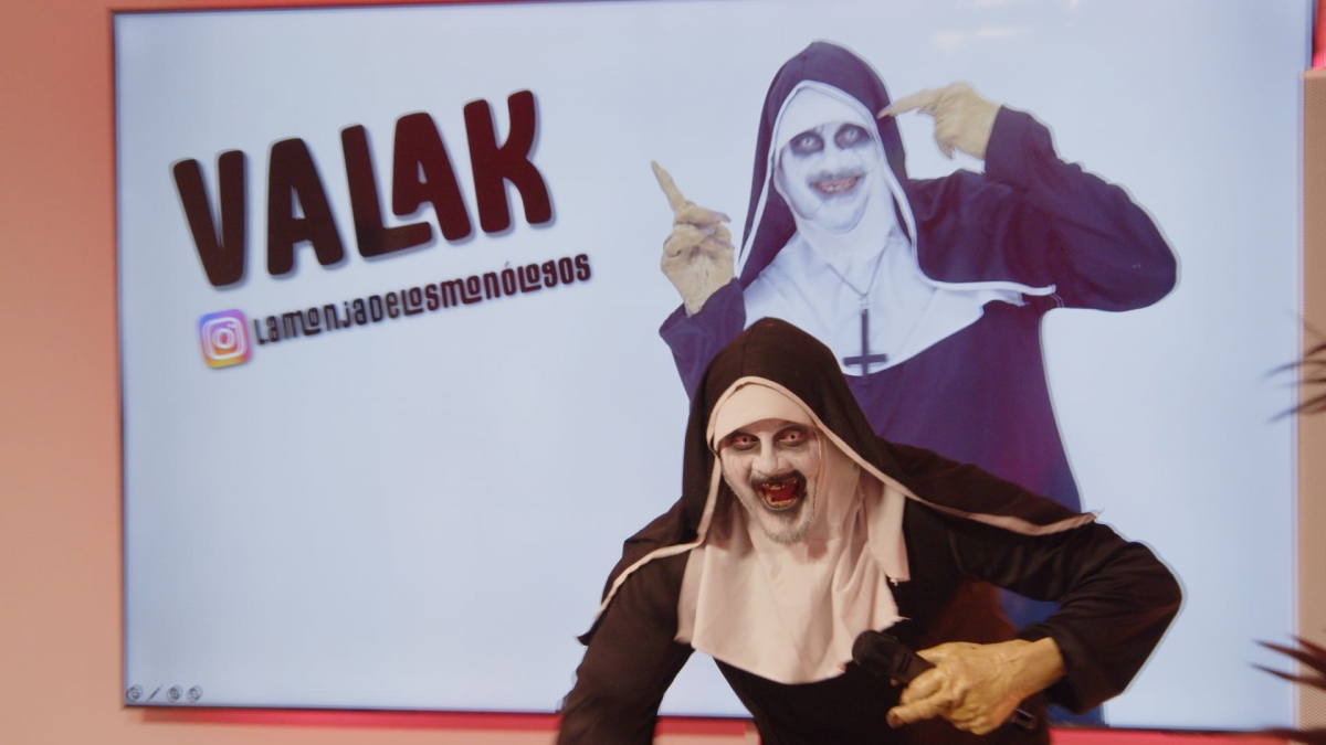 Humor, sátira y crítica social se dan cita en el Teatro del Raval con el monólogo de Juanjo Albiñana y su personaje Valak