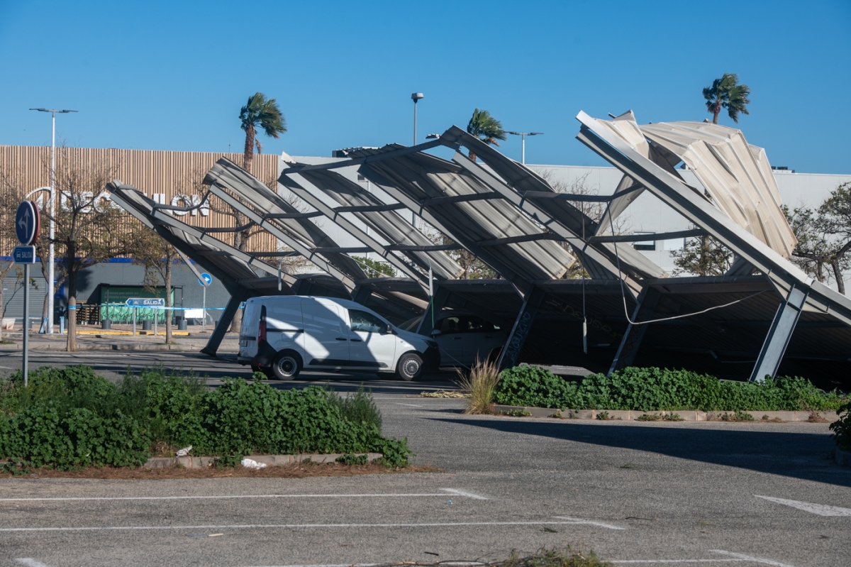 Los destrozos causados por el viento, en imágenes