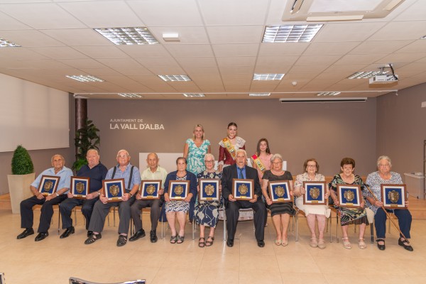 Vall d'Alba homenajea en sus fiestas a los mayores que celebran su 90 cumpleaños