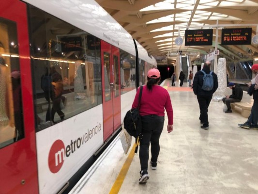 La Generalitat refuerza el transporte público con servicios especiales de Carnaval en València, Alicante y Castelló