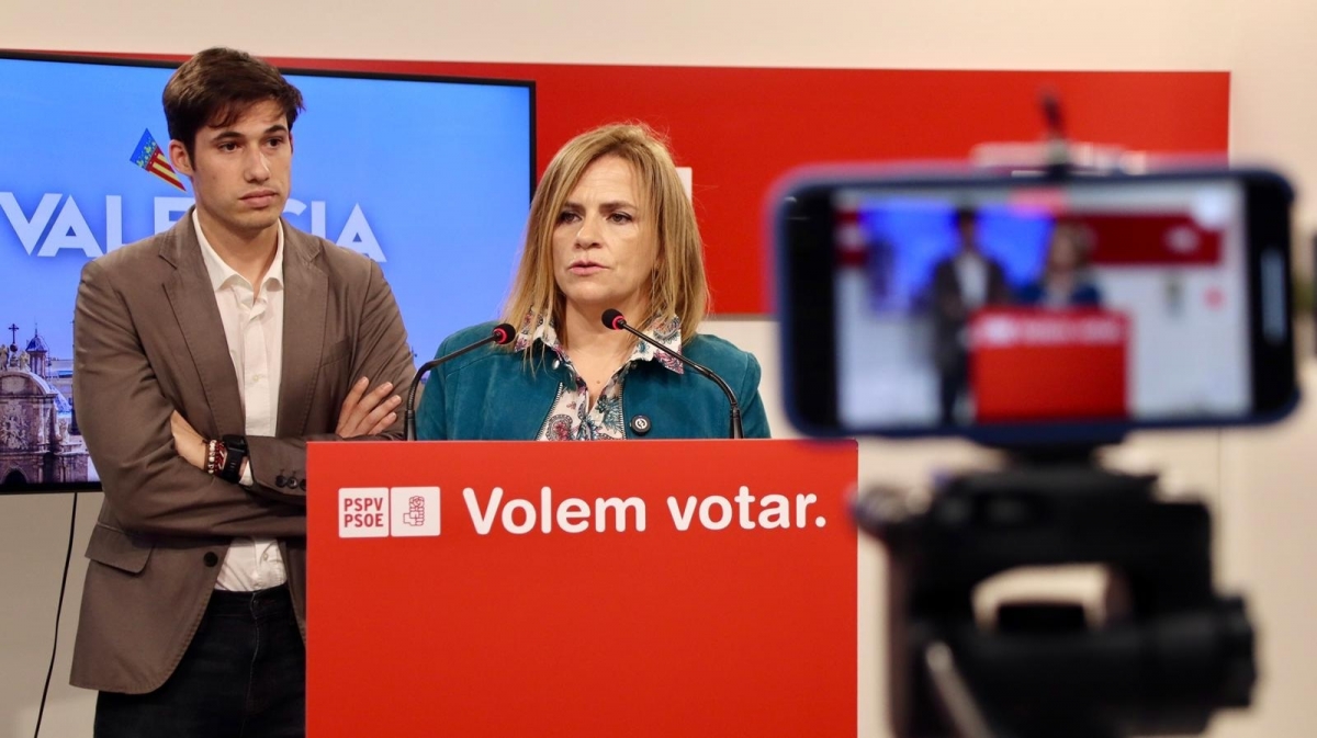 El portavoz municipal, Borja Sanjuán y la secretaria general, Pilar Bernabé.