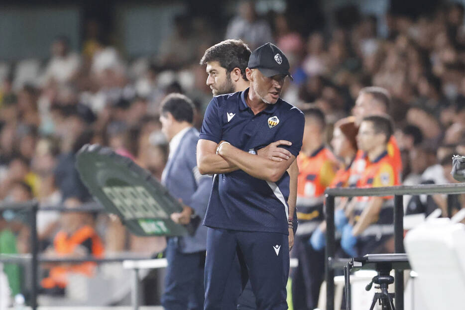 El Castellón sumó ante el Oviedo su primer empate sin goles de la era Schreuder
