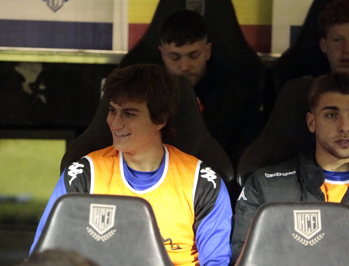 Salavy en el banquillo el pasado viernes - Foto: FITO GONZÁLEZ Salavy en el banquillo el pasado viernes