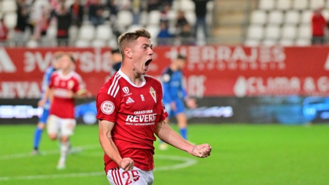 El joven delantero Álex Rubio se desvincula del Real Murcia para fichar por el Antequera