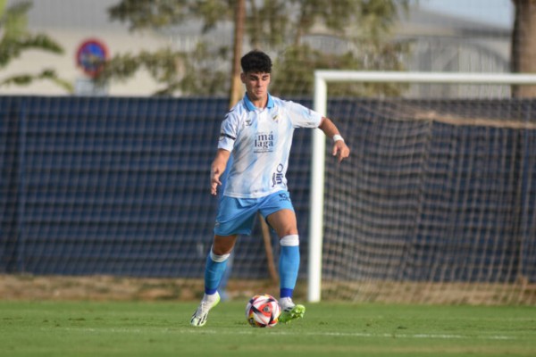 El Valencia firma al central Andrés Caro para el filial