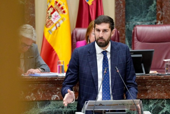 La dirección nacional de Vox valora relevar a Antelo en la Región de Murcia