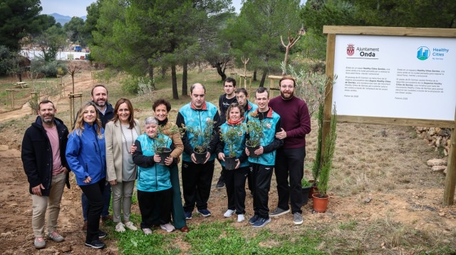 Onda y Sanitas abren su nuevo paseo verde en la zona de El Carmen con la plantación de 88 árboles