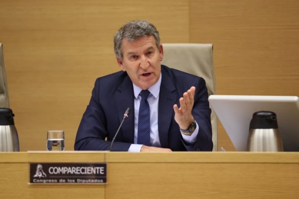 Dos comparecencias, dos maneras de entender lo público