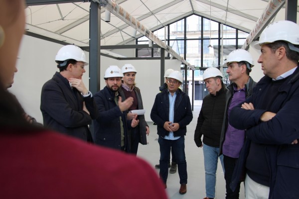 El mercado provisional de Santa Clara cuenta los días: bipartito y oposición visitan conjuntos las obras
