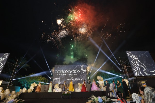 Aixa Verdú y Nerea Fuentes son coronadas como Reinas de las Fiestas del Cristo 2024 de Sant Joan 